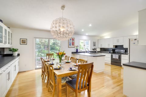 Modern & Spacious Home - 6 Mi to Dtwn South Bend House in Granger