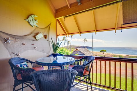 Oceanfront Maunaloa Condo, Steps to Pool & Beach! Apartment in Molokai