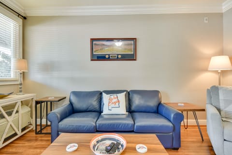 Auburn Retreat w/ Balcony - Walk to Campus! Apartment in Auburn