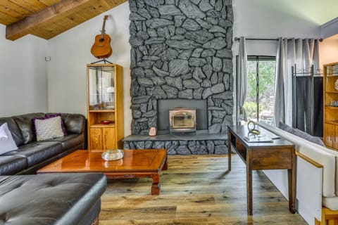 Pet-Friendly Coarsegold Vacation Rental w/ Deck! House in Sierra Nevada