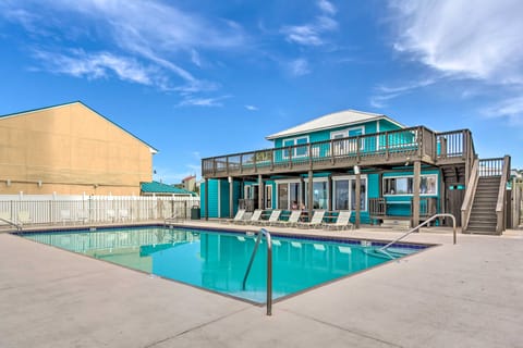 PCB Townhome w/ Resort Amenities - Walk to Ocean! Apartment in Long Beach