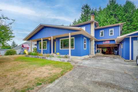 Cozy Washington Retreat w/ Deck, Walk to Beach! House in Pacific Beach