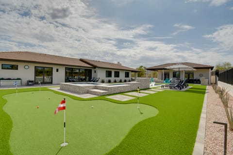 Game Room! Luxury Group Getaway in Fountain Hills House in Fountain Hills