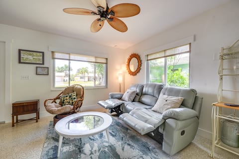 Sunny Florida Escape w/ Patio, Grill & Fire Pit! Apartment in Naples