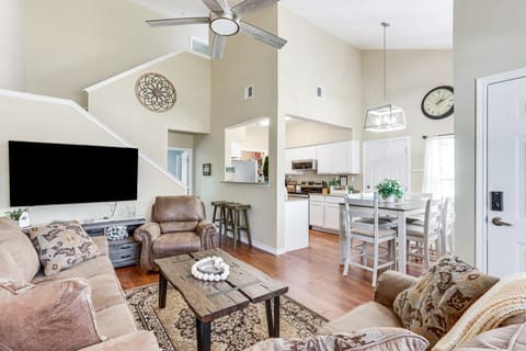 Pool & Lake Access: Lovely Monkey Island Getaway Apartment in Ozark Mountains