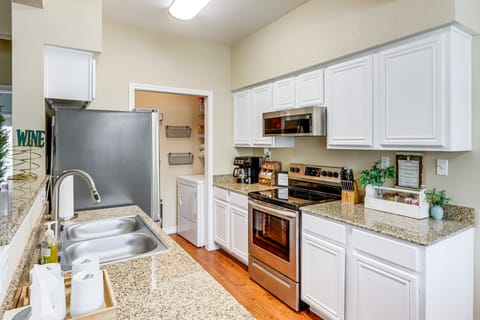 Pool & Lake Access: Lovely Monkey Island Getaway Apartment in Ozark Mountains