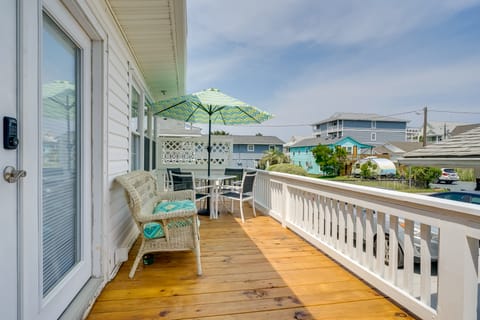 Carolina Beach Home w/ Private Deck: Walk to Shore House in Carolina Beach
