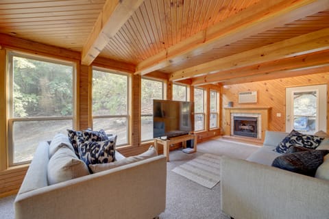 Lake Eufaula Retreat w/ Boat Slip & Fireplace! House in Eufaula