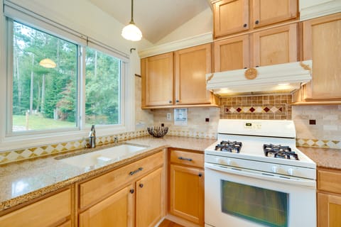 Spacious Lakefront New Auburn Home w/ Sunroom House in Wisconsin