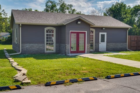 2 Mi to Main St: Newton Guest House Apartment in Iowa