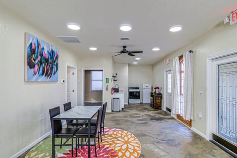 2 Mi to Main St: Newton Guest House Apartment in Iowa