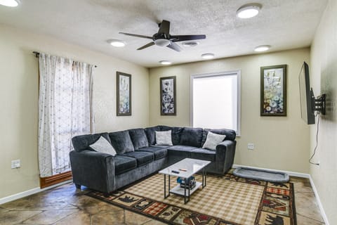 2 Mi to Main St: Newton Guest House Apartment in Iowa