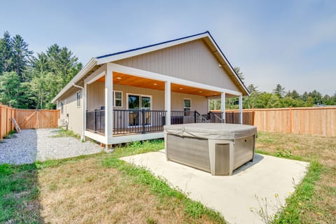 Westport Vacation Rental w/ Private Hot Tub! House in Westport