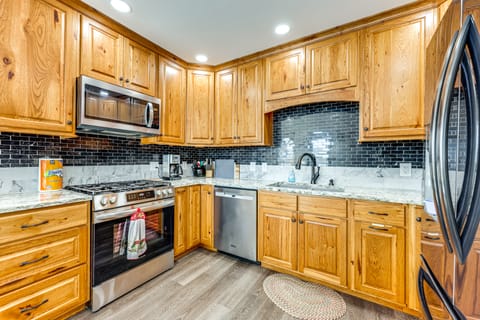 Panoramic Upstate Views: Tranquil Home on 70 Acres House in Keuka Lake