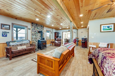 Panoramic Upstate Views: Tranquil Home on 70 Acres House in Keuka Lake