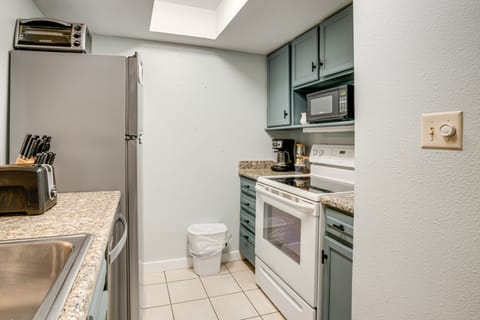 Walk to Ski Lift + Hot Tub: Copper Mountain Condo Apartment in Copper Mountain