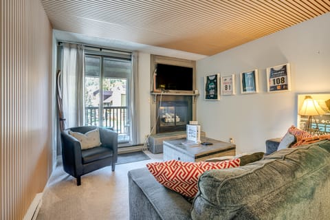 Walk to Ski Lift + Hot Tub: Copper Mountain Condo Apartment in Copper Mountain