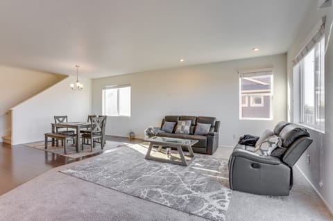 Near Rocky Mountain Arsenal: Commerce City Home House in Commerce City