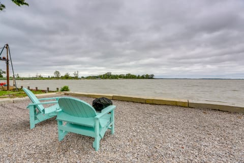 Vickery Cottage on Sandusky Bay w/ Fire Pit! Cottage in Lake Erie