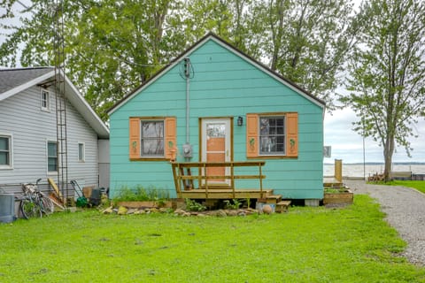 Vickery Cottage on Sandusky Bay w/ Fire Pit! Cottage in Lake Erie