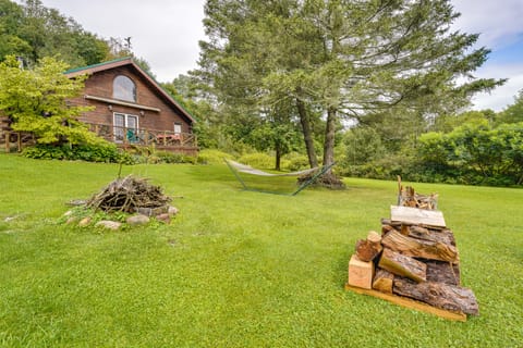 Pet-Friendly Jamestown Cabin w/ Fire Pit and Deck! Apartment in Allegheny River