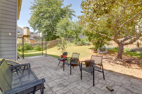 4 Mi to Chattahoochee River: Family Home w/ Yard! House in Roswell