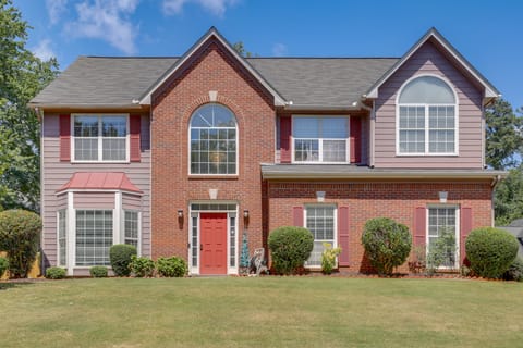 4 Mi to Chattahoochee River: Family Home w/ Yard! House in Roswell