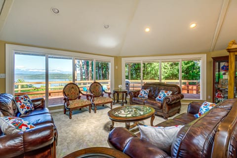 Charming Poulsbo Retreat: Hood Canal Views! House in Hood Canal