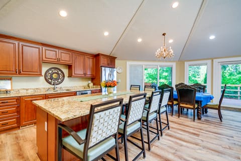 Charming Poulsbo Retreat: Hood Canal Views! House in Hood Canal