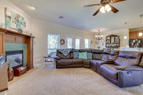 Quaint Noble Home: 6 Mi to University of Oklahoma! House in Norman