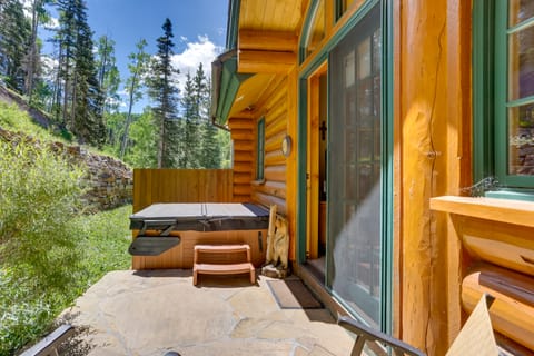 Ski-In/Ski-Out Mountain Village Condo w/ Hot Tub! Apartment in Mountain Village