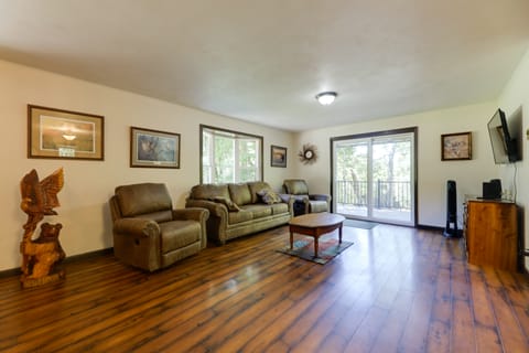 Riverfront Covington Cabin w/ Deck & Fire Pit! House in Ohio