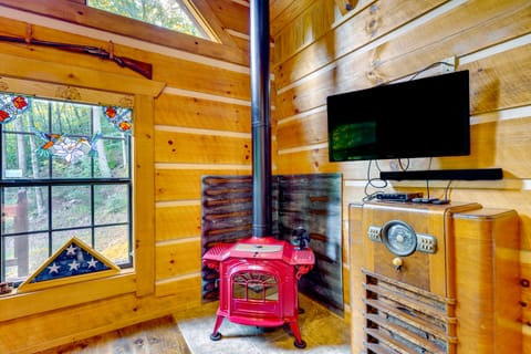 Cozy Log Cabin on 11 Acres: 3 Mi to Cherokee Lake! House in Cherokee Reservoir