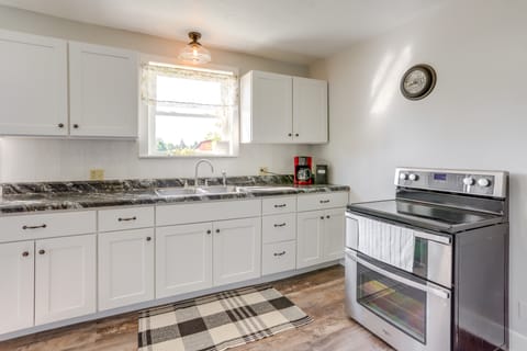 Cozy Greenwich Vacation Rental w/ Fire Pit House in Ohio