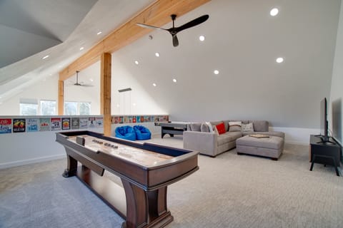 Modern Donnelly Cabin w/ Private Hot Tub House in Valley County