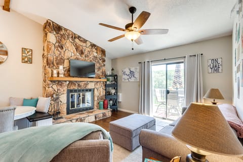 Walk to Pool + Lake: Cozy Osage Beach Condo Apartment in Osage Beach