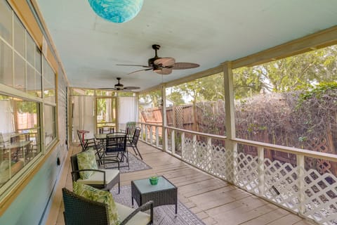 Lake Wales Vacation Rental w/ Screened-In Porch! Cottage in Lake Wales