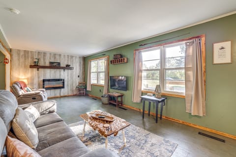 Peaceful Cassville Vacation Rental - Hike & Fish! House in Roaring River Township