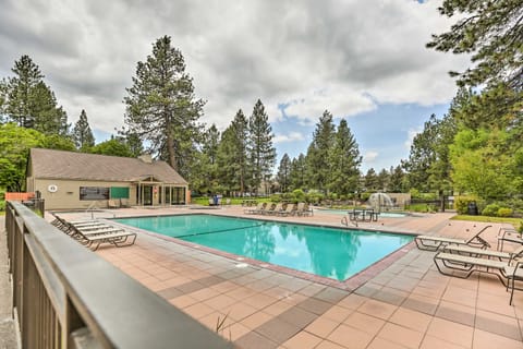 Seventh Mountain Condo in Bend w/ Scenic Views! Apartment in Deschutes River Woods