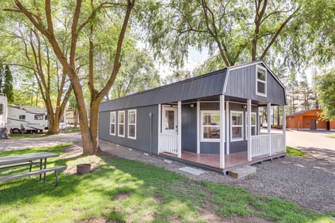 20 Mi to Glacier Nat’l Park: Pet-Friendly Cabin House in Idaho