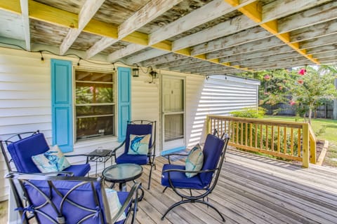 Hampstead Getaway - 5 Miles to Beaches! House in Surf City