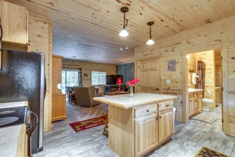 Pequot Lakes Vacation Rental w/ Patio & Fire Pit House in Minnesota