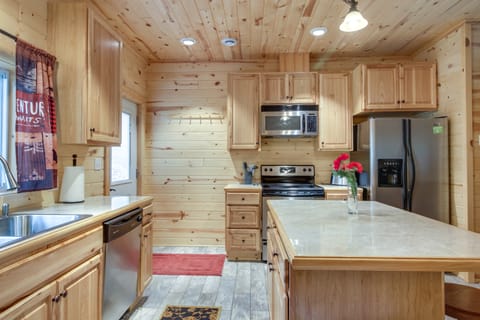 Pequot Lakes Vacation Rental w/ Patio & Fire Pit House in Minnesota