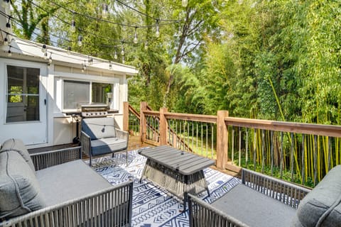 Hendersonville Haven w/ Fire Pit, Grill, Deck! House in Hendersonville