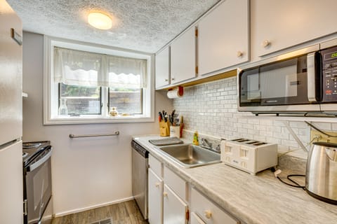 Hike, Ski & Fish! Sunset-View Condo in Beech Mtn Apartment in Beech Mountain