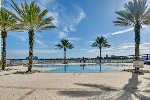 Luxe Resort Condo - 2 Mi to Daytona Beach! Apartment in Holly Hill