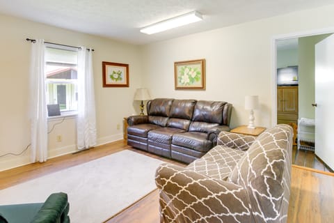 Tennessee Farm Vacation Rental w/ Game Room! House in Tennessee