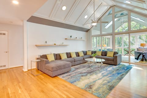 Blue Ridge Mountain Retreat: Deck & Sunroom! House in Asheville