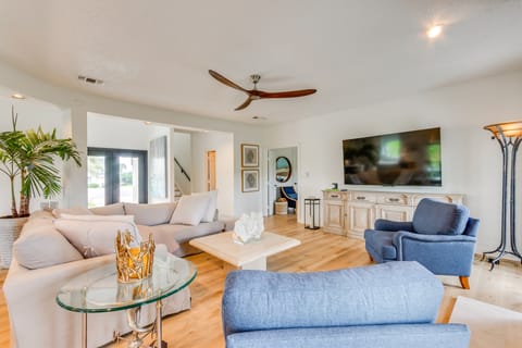 Luxe Gulf Breeze Home w/ Patios - 4 Mi to Beaches! House in Gulf Breeze