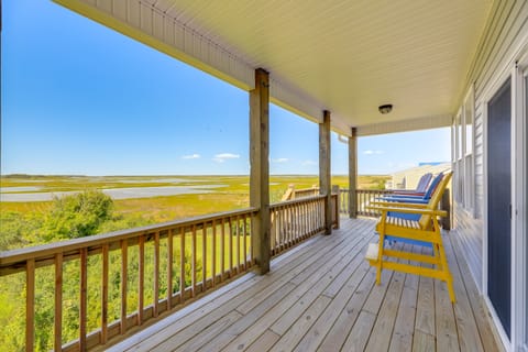 North Topsail Getaway w/ Panoramic Sound Views! House in North Topsail Beach